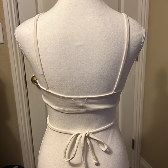 Tobi Caelynn Strappy Crop Top - Picture 2 of 6